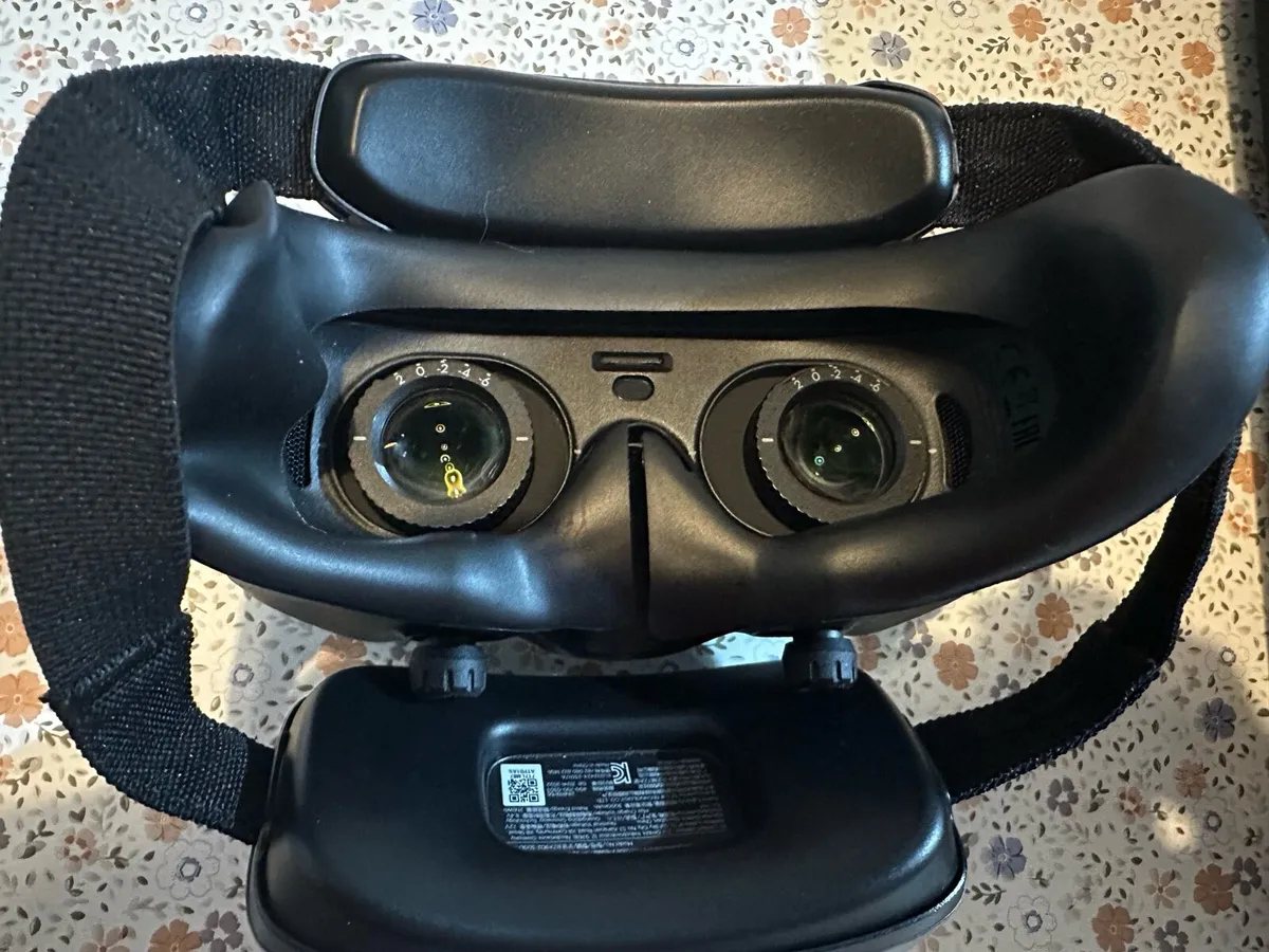 DJI Goggles 3 and Motion Controller 3 - Image 2