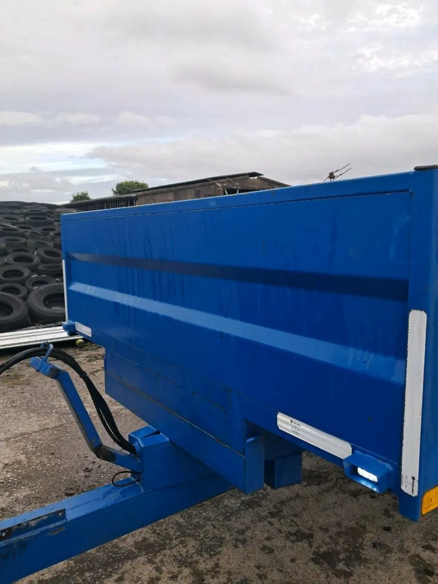 Tipping trailer - Image 2