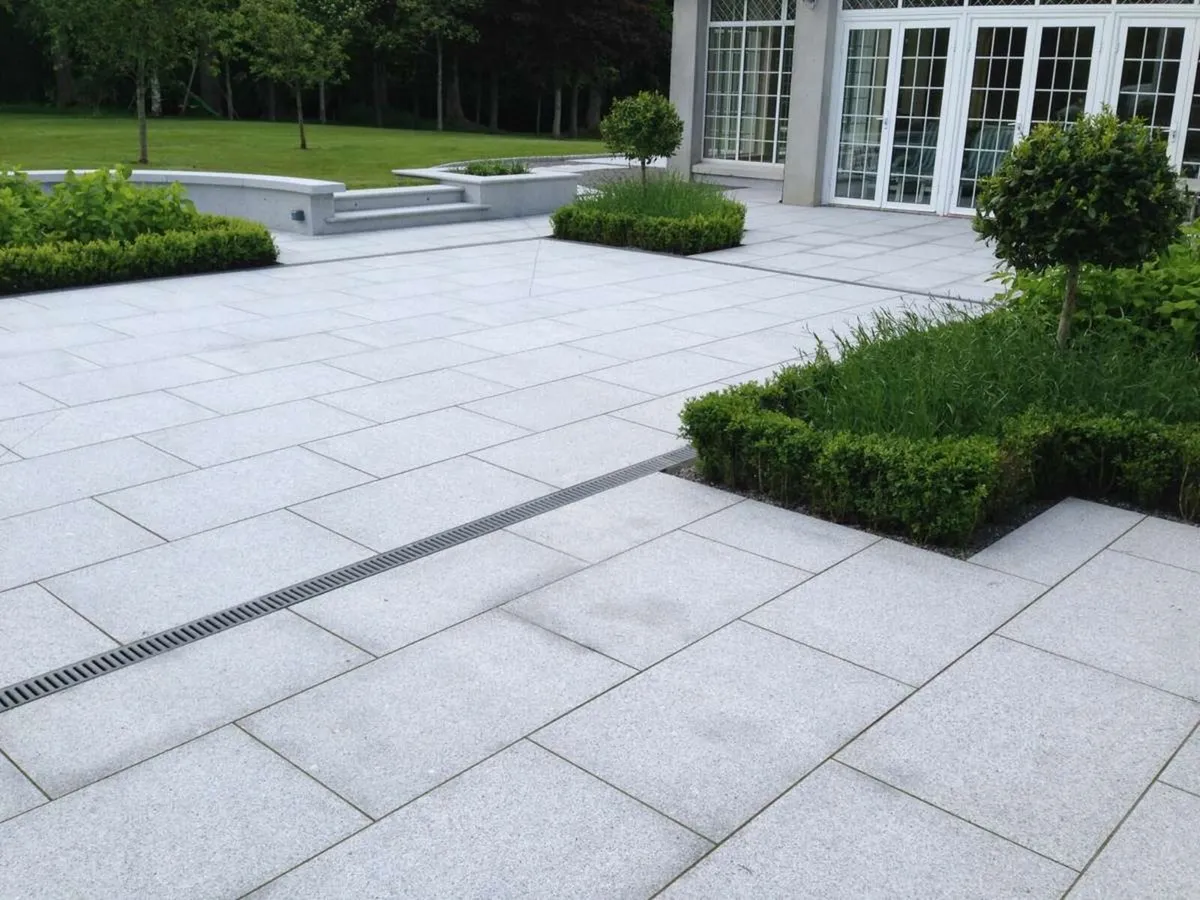 Granite paving - Image 1