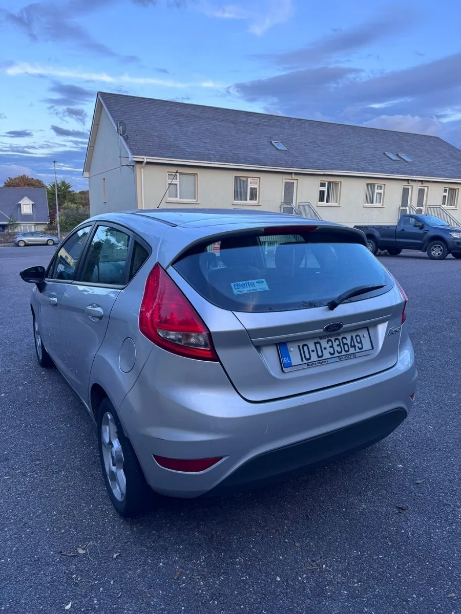 Ford Fiesta 2010 - Image 2