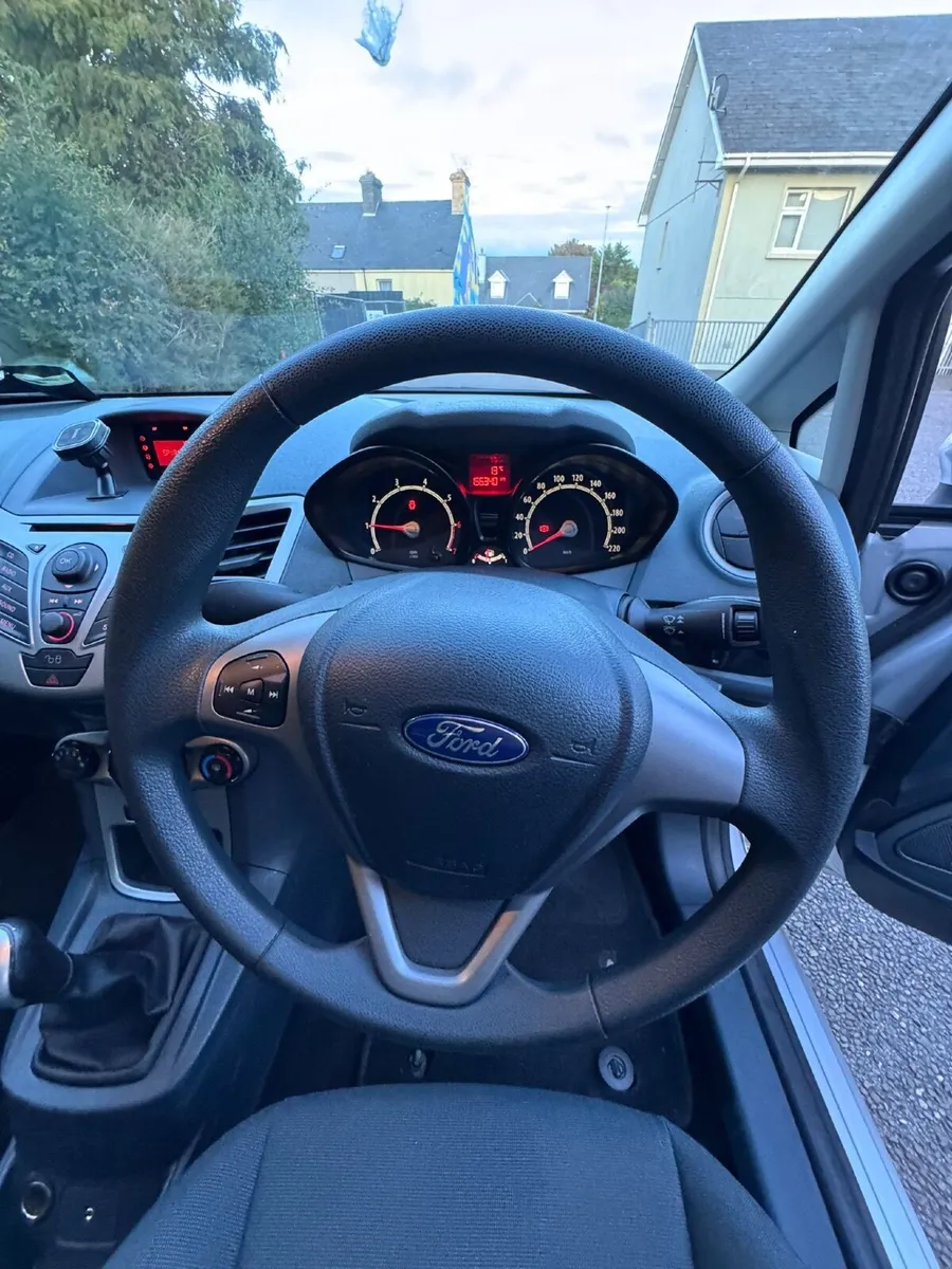 Ford Fiesta 2010 - Image 4