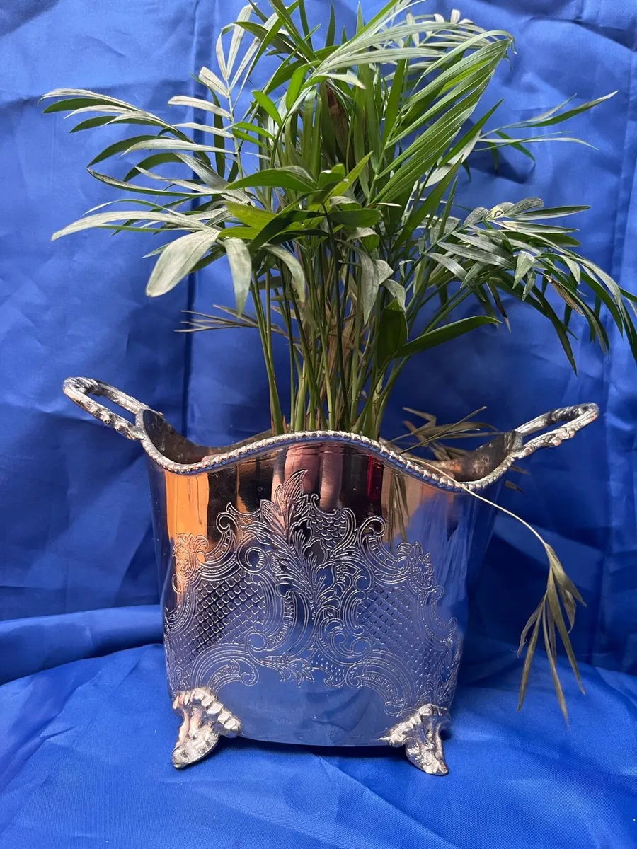 Silver metal flower pot - Image 1