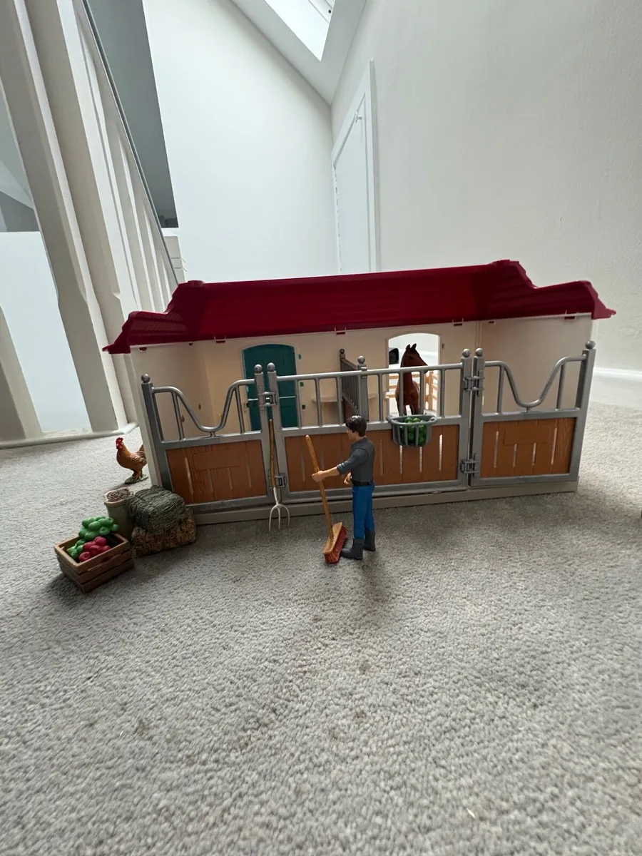 Schleich House, Stable and Horse Trailer - Image 2