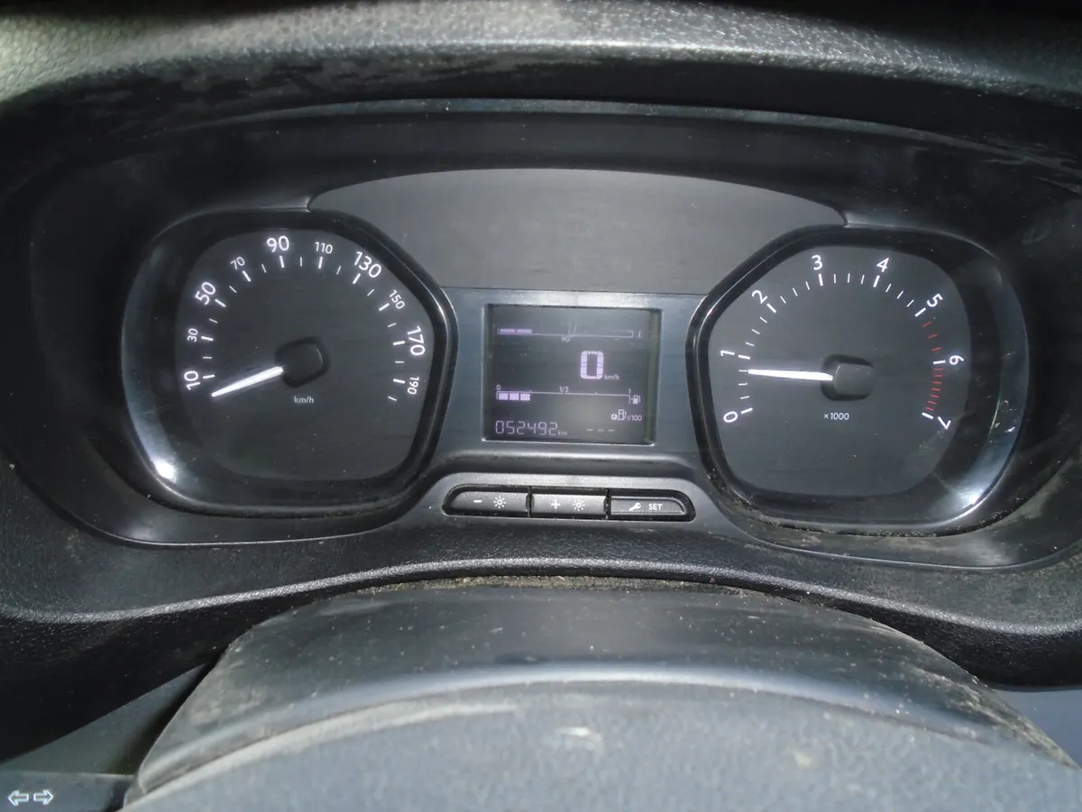 Opel Vivaro One OwnerTotal Price 18250 - Image 2