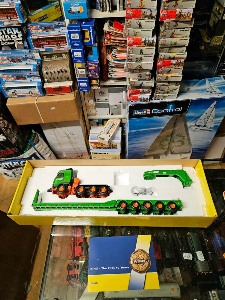 Corgi Volvo Tractor Unit and King Trailer Nutall - Image 2