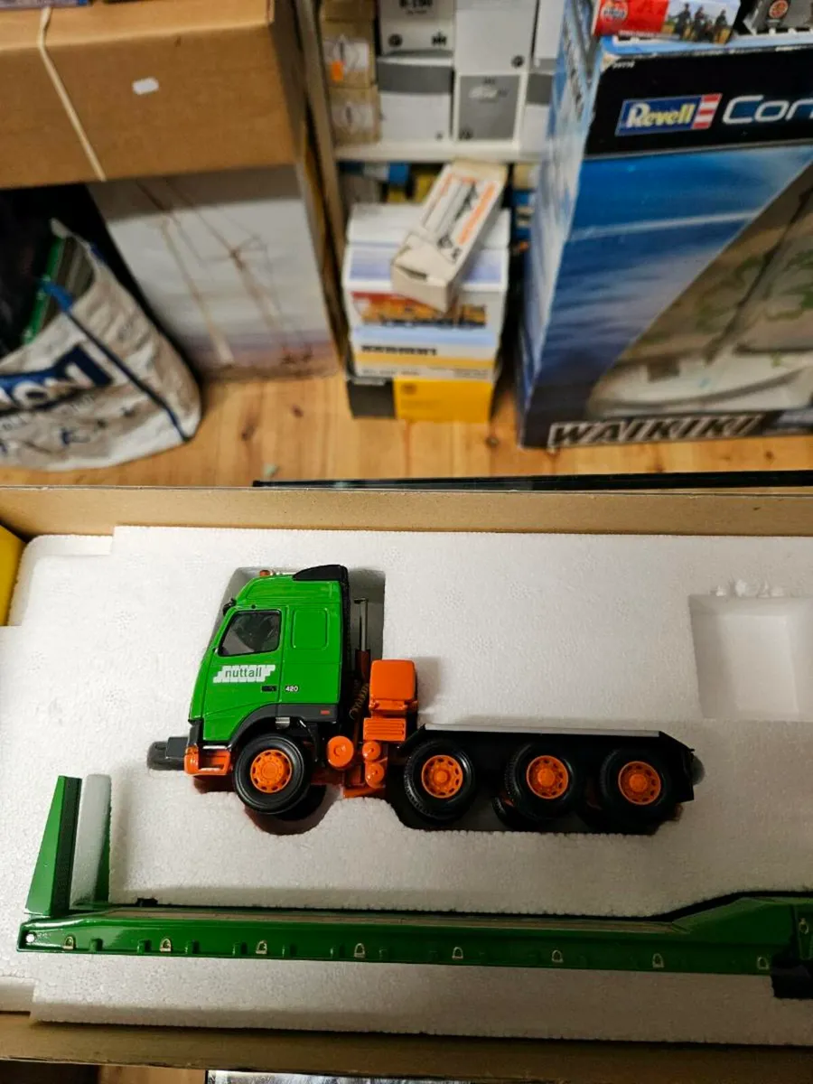 Corgi Volvo Tractor Unit and King Trailer Nutall - Image 3