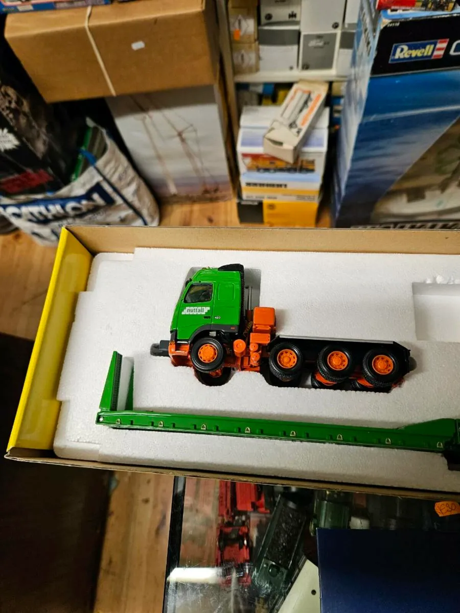 Corgi Volvo Tractor Unit and King Trailer Nutall - Image 4