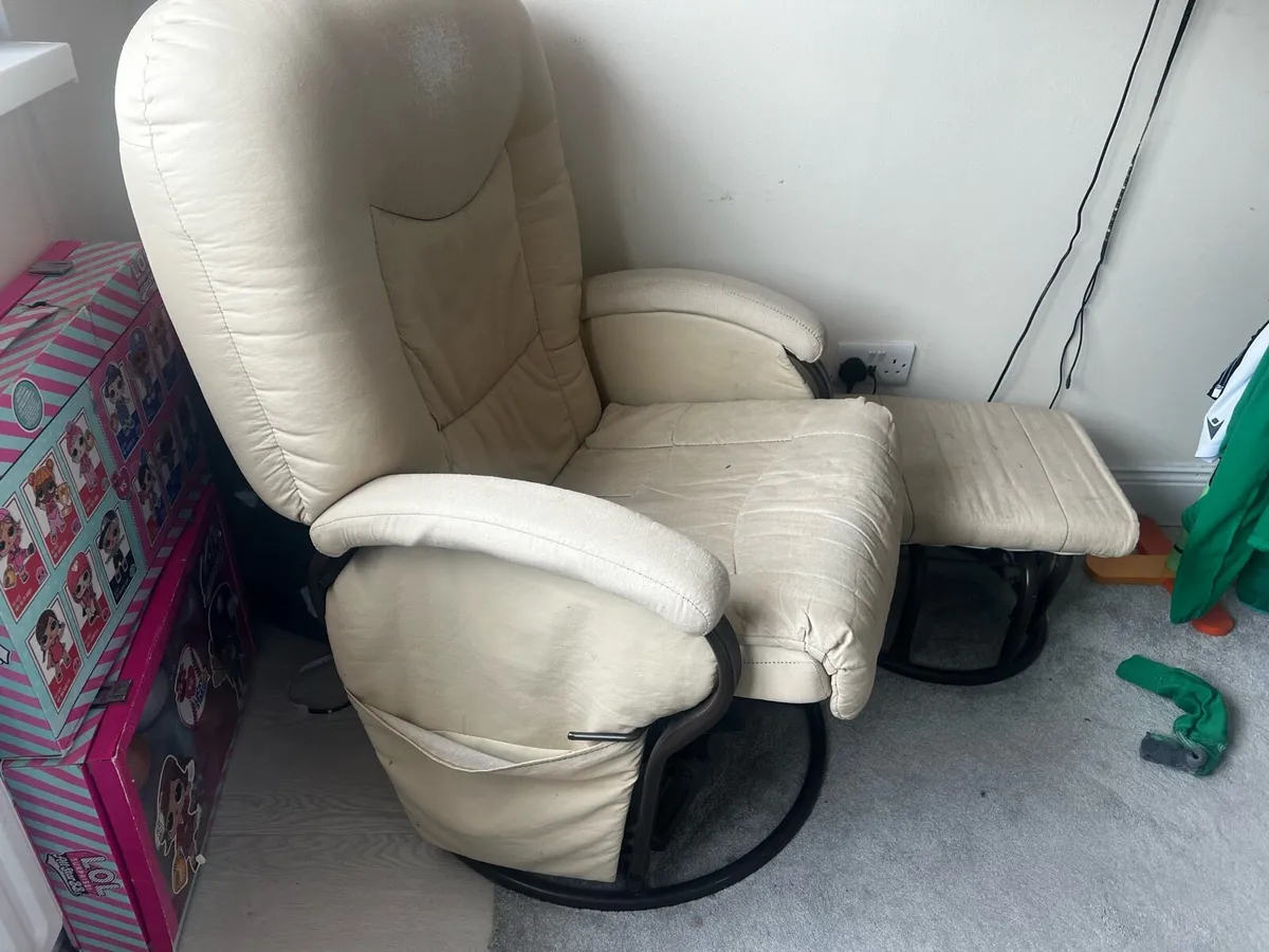 Breastfeeding chair - Image 1