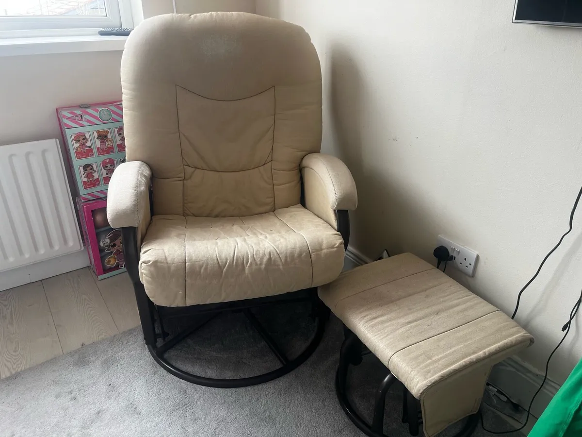 Breastfeeding chair - Image 2