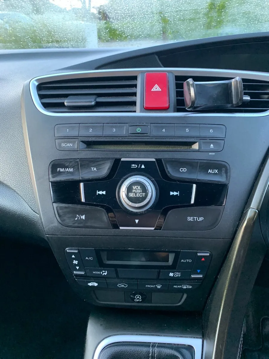 Honda Civic 2014 - Image 2