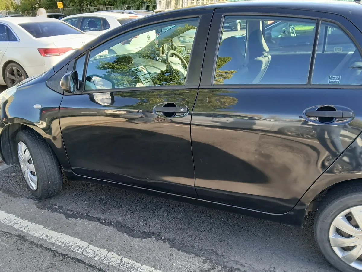 Toyota Yaris 2009 - Image 1