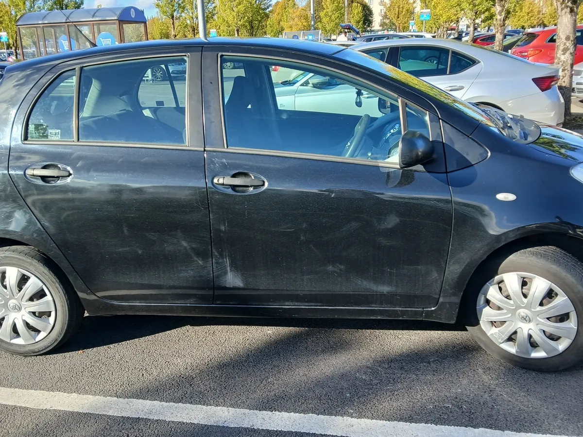 Toyota Yaris 2009 - Image 3