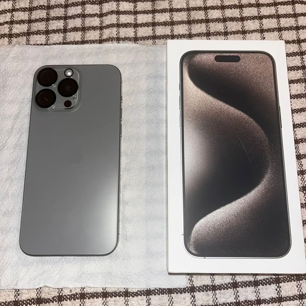 📱 iPhone 15 Pro Max 256GB + Accessories - Image 1