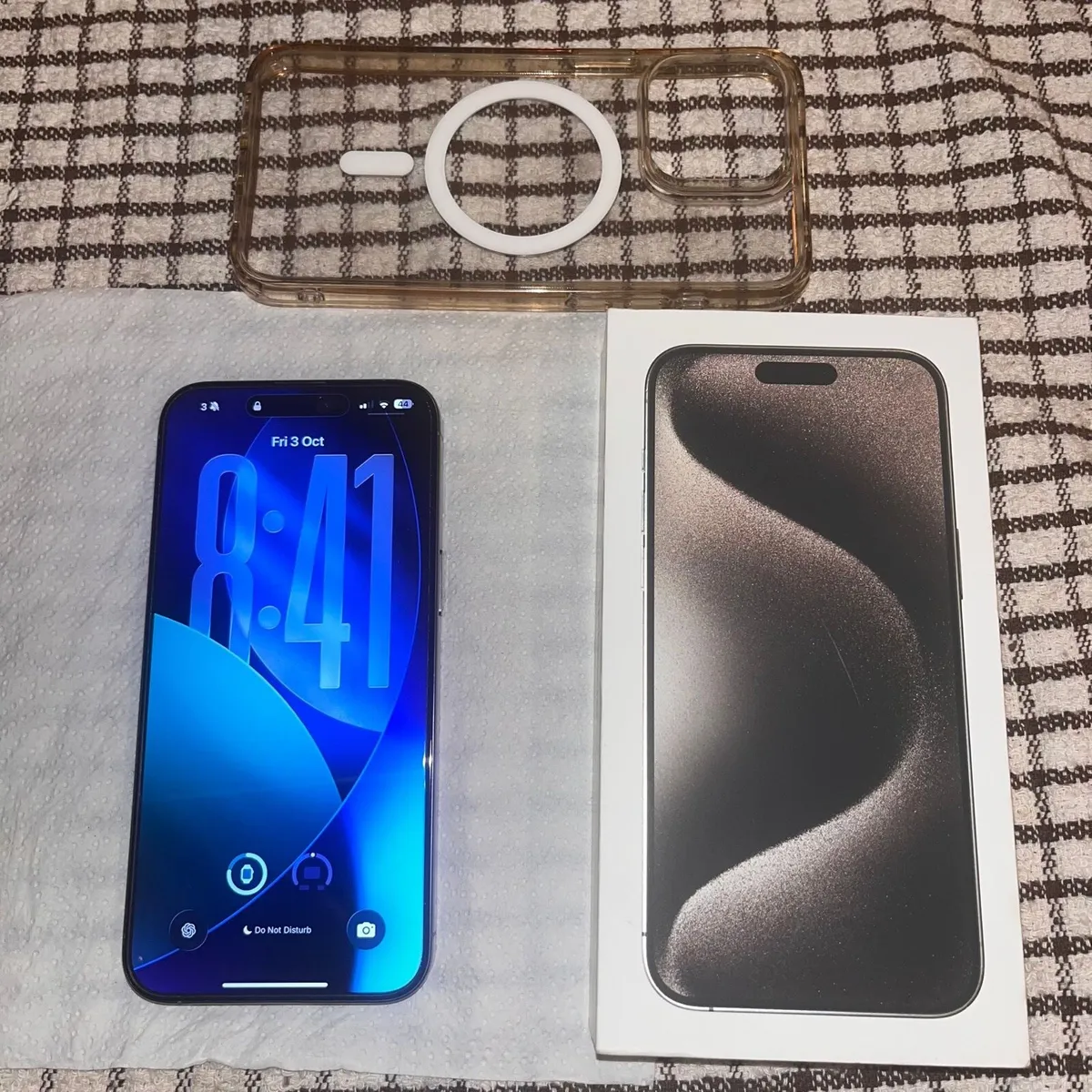 📱 iPhone 15 Pro Max 256GB + Accessories - Image 2