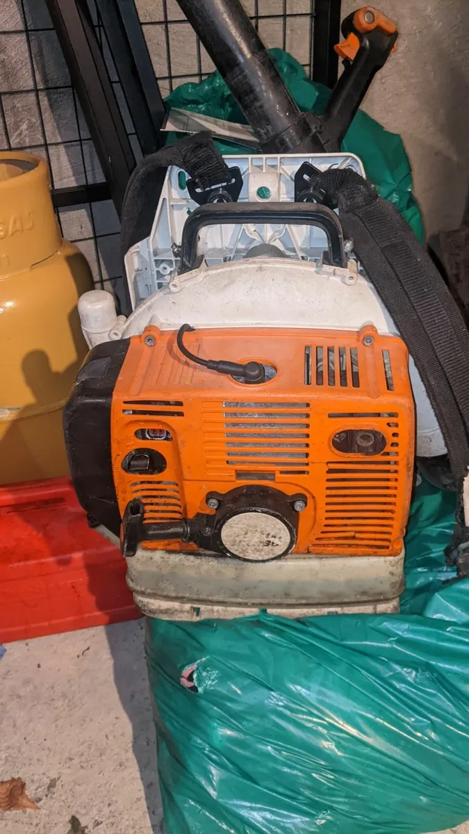 Stihl back blower for saale