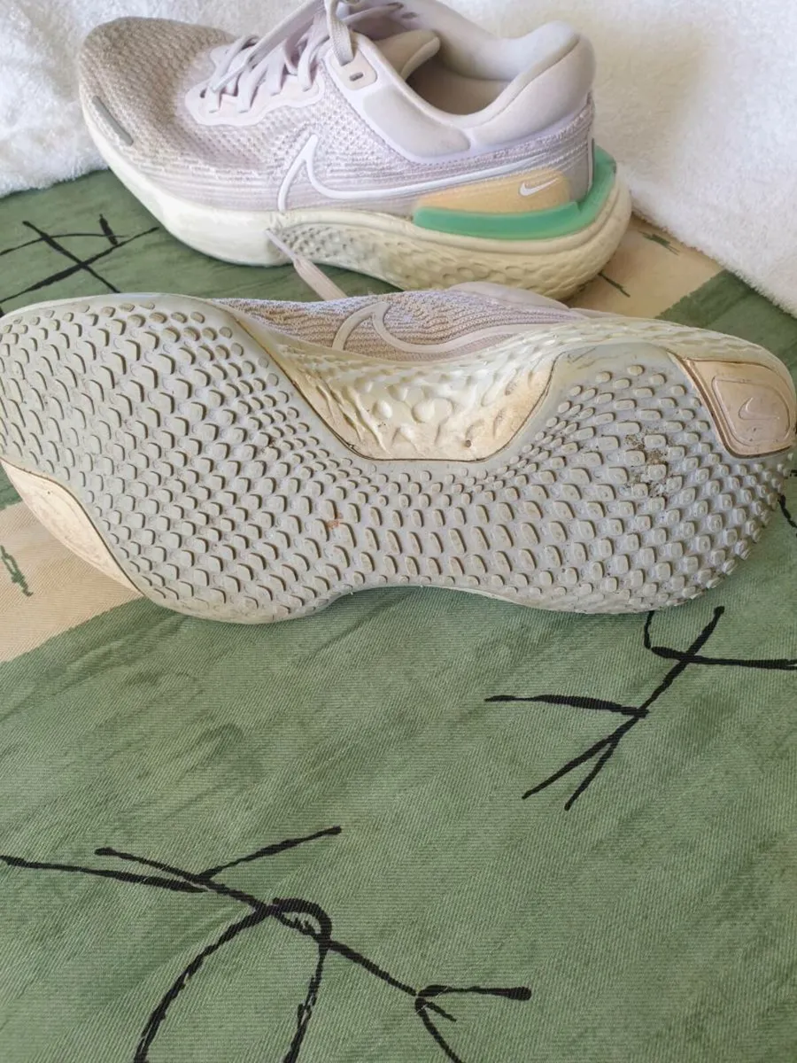 Nike ZoomX Invincible Run Flyknit Womens Trainers - Image 3
