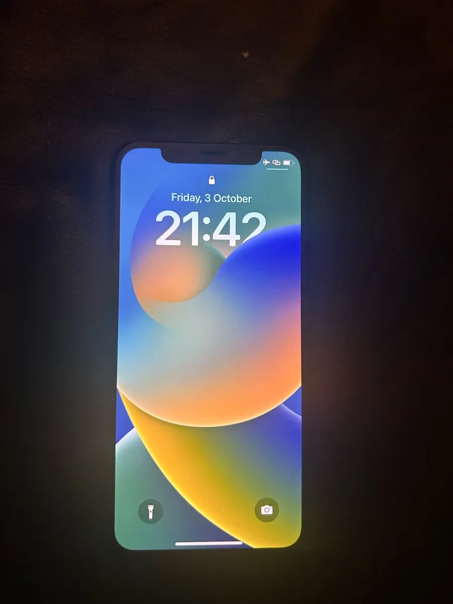 iPhone 10 - Image 1