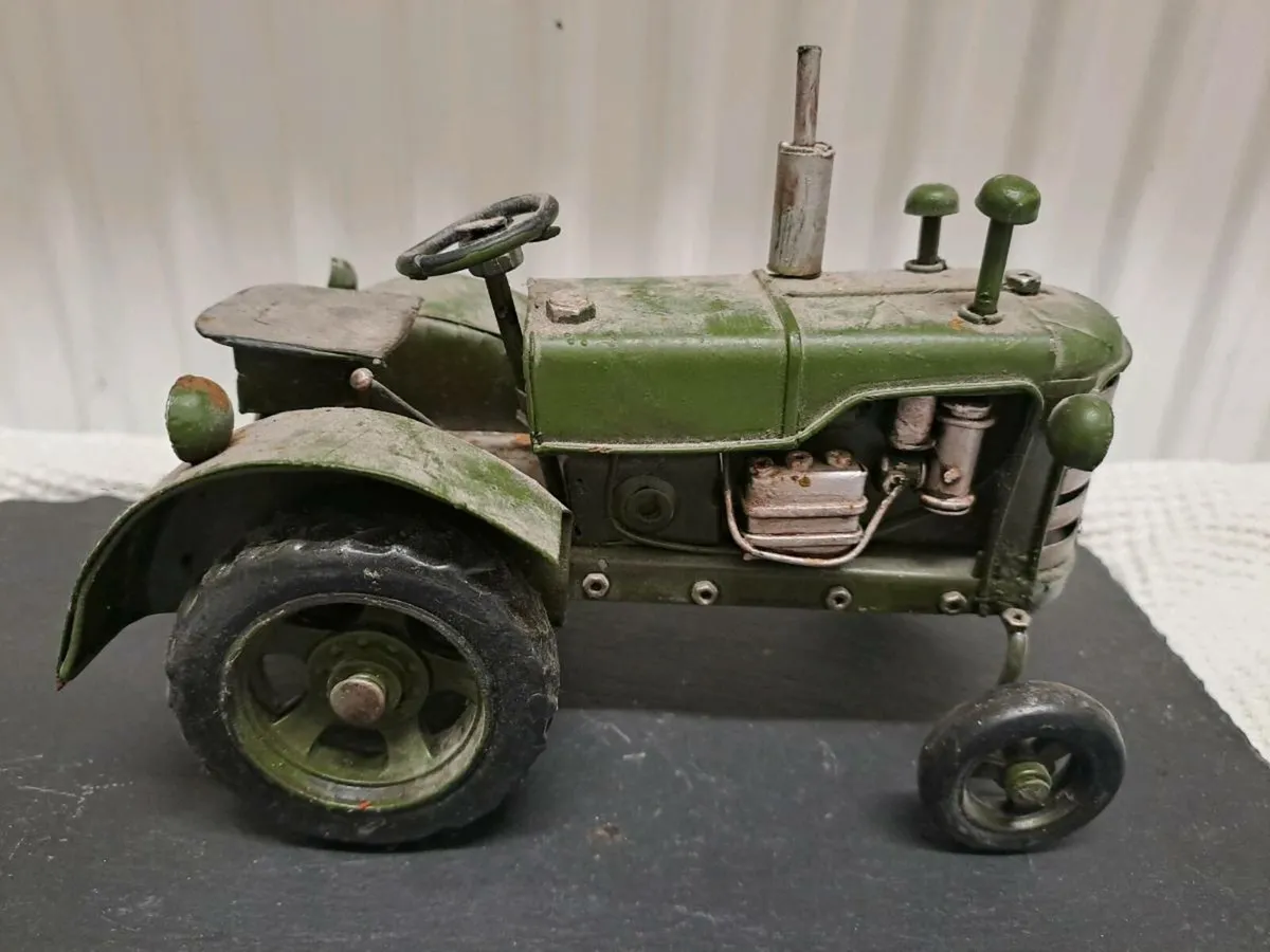 Vintage style green tractor - Image 1
