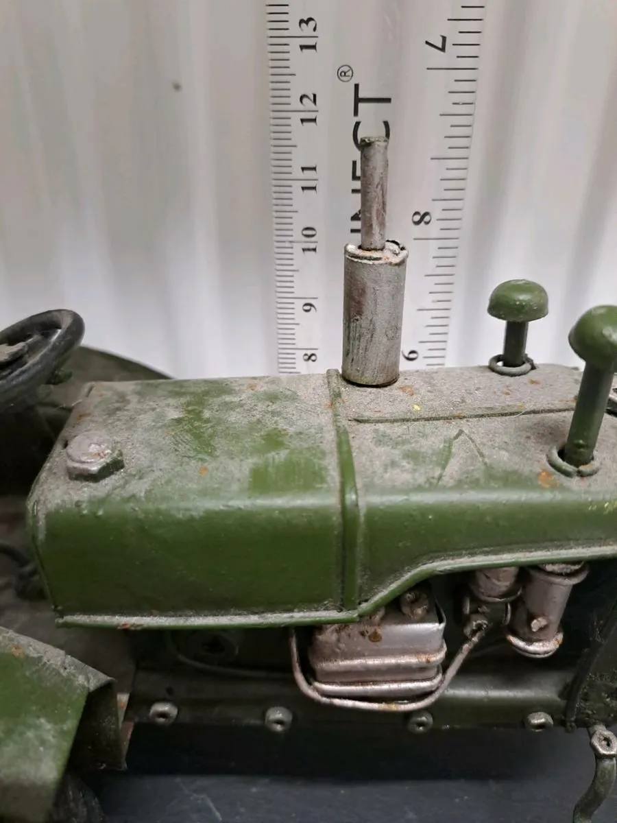 Vintage style green tractor - Image 2