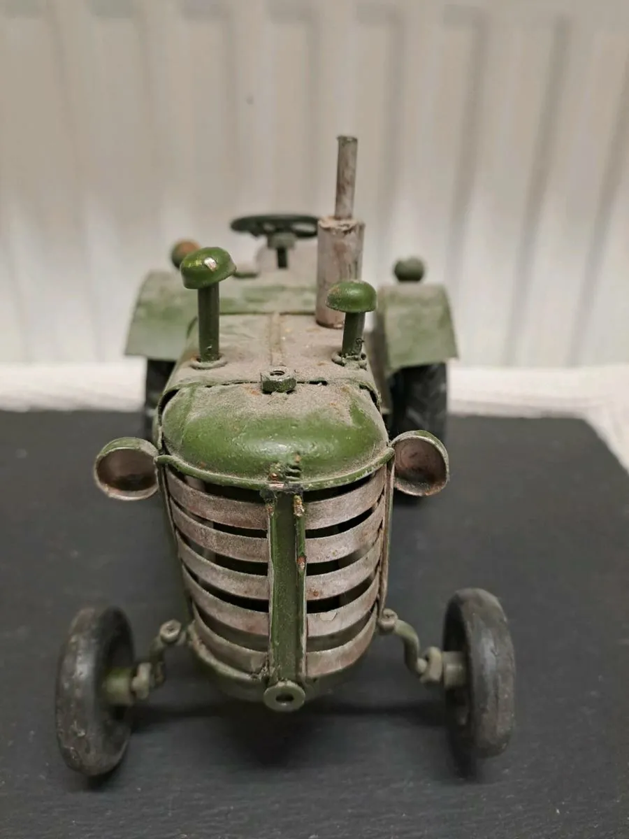 Vintage style green tractor - Image 3