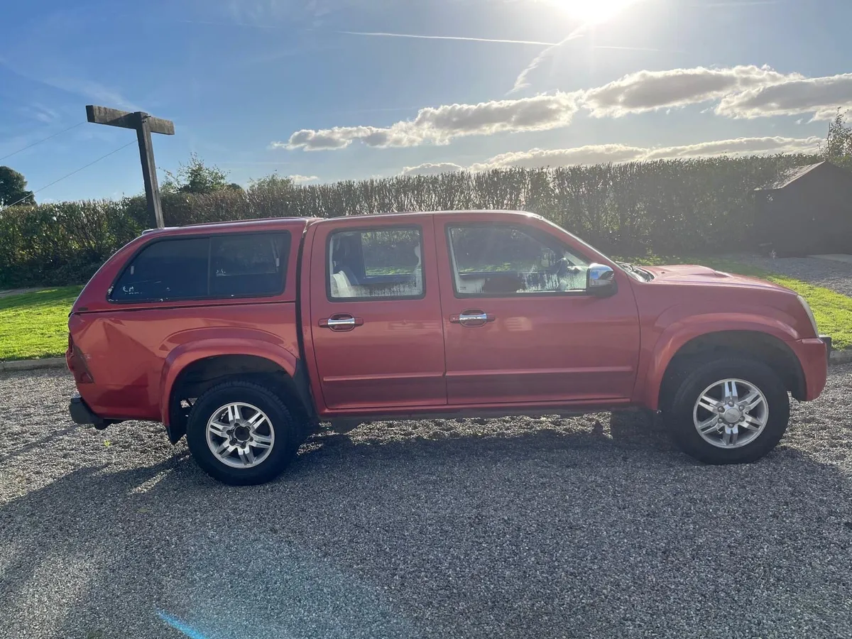 2011 Isuzu Dmax 2.5 - Image 1