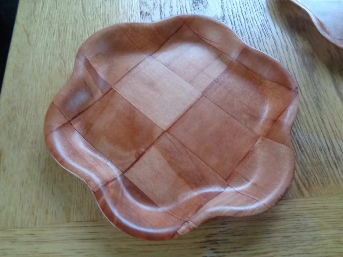 Woven Wooden Plates x 5 for Sale - Image 2