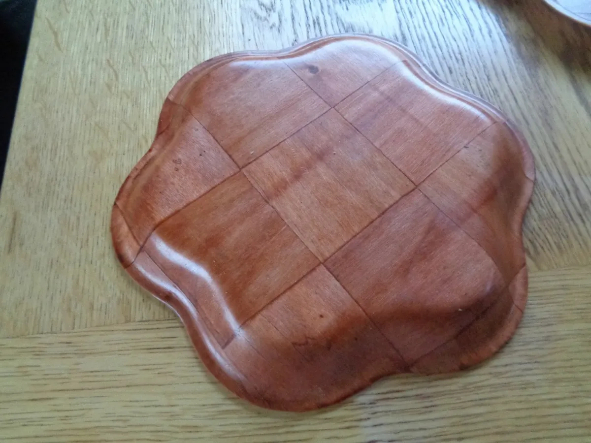 Woven Wooden Plates x 5 for Sale - Image 3