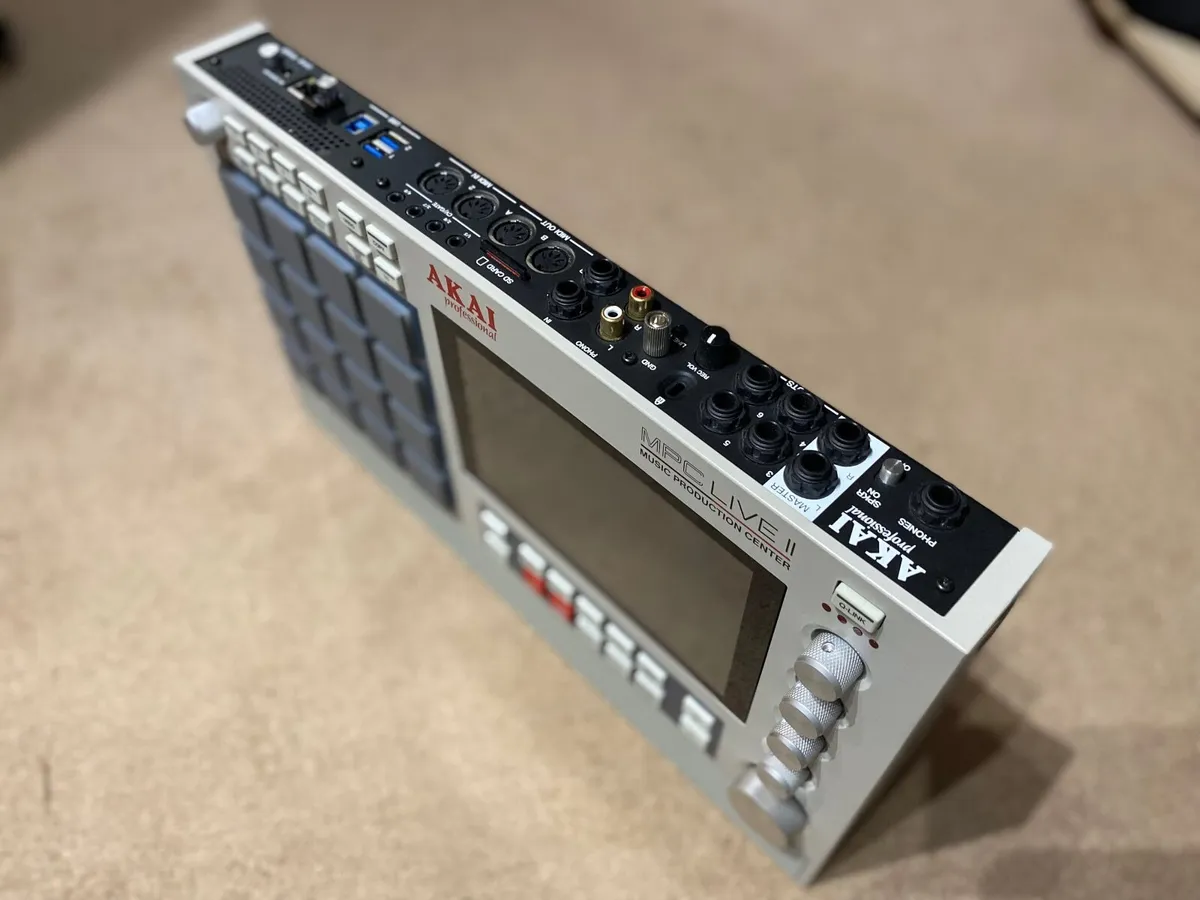 Akai MPC Live 2 + SSD + Decksaver + Dustcover - Image 2