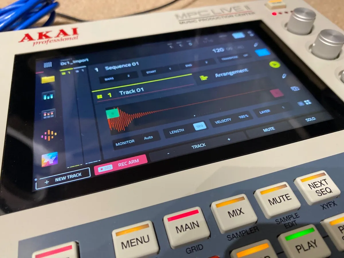 Akai MPC Live 2 + SSD + Decksaver + Dustcover - Image 3