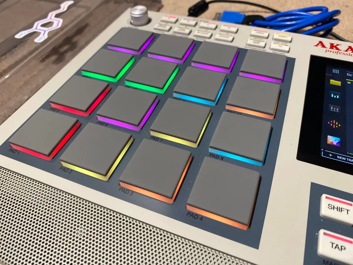 Akai MPC Live 2 + SSD + Decksaver + Dustcover - Image 4