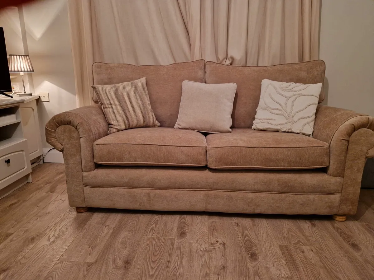 Couch - Image 2