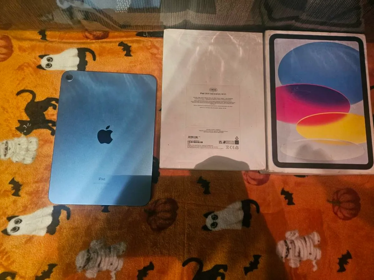 Apple iPad 10 generation 64GB - Image 1