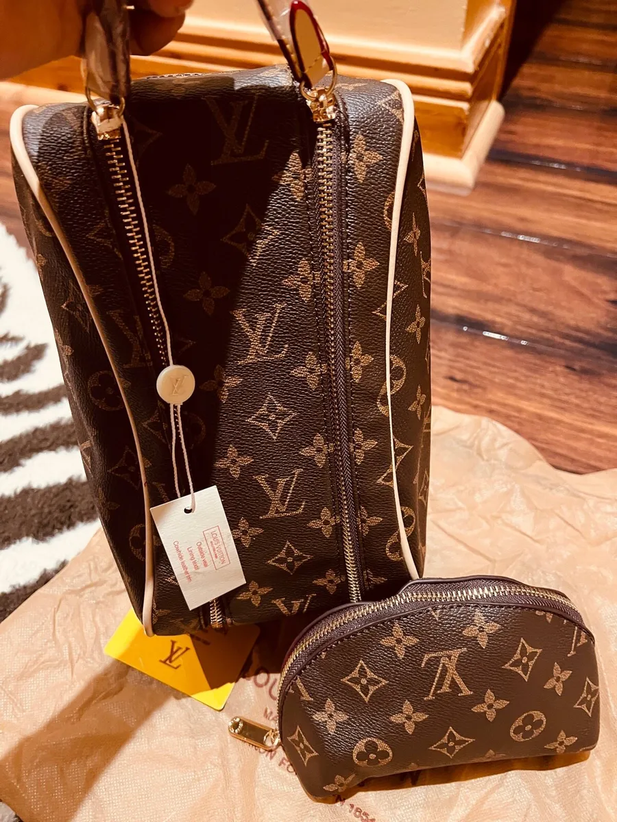 Brand new lv set toiletry bag - Image 4