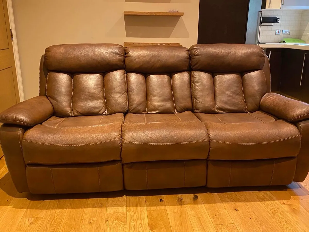 3 seats couch - Image 1