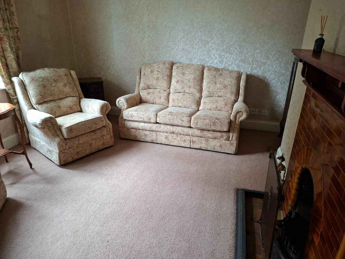 Sofa armchairs three piece suite - Image 2