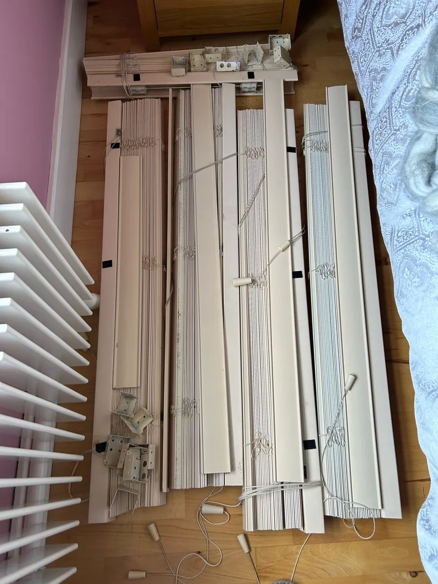 5 x Venetian Blinds - Image 3