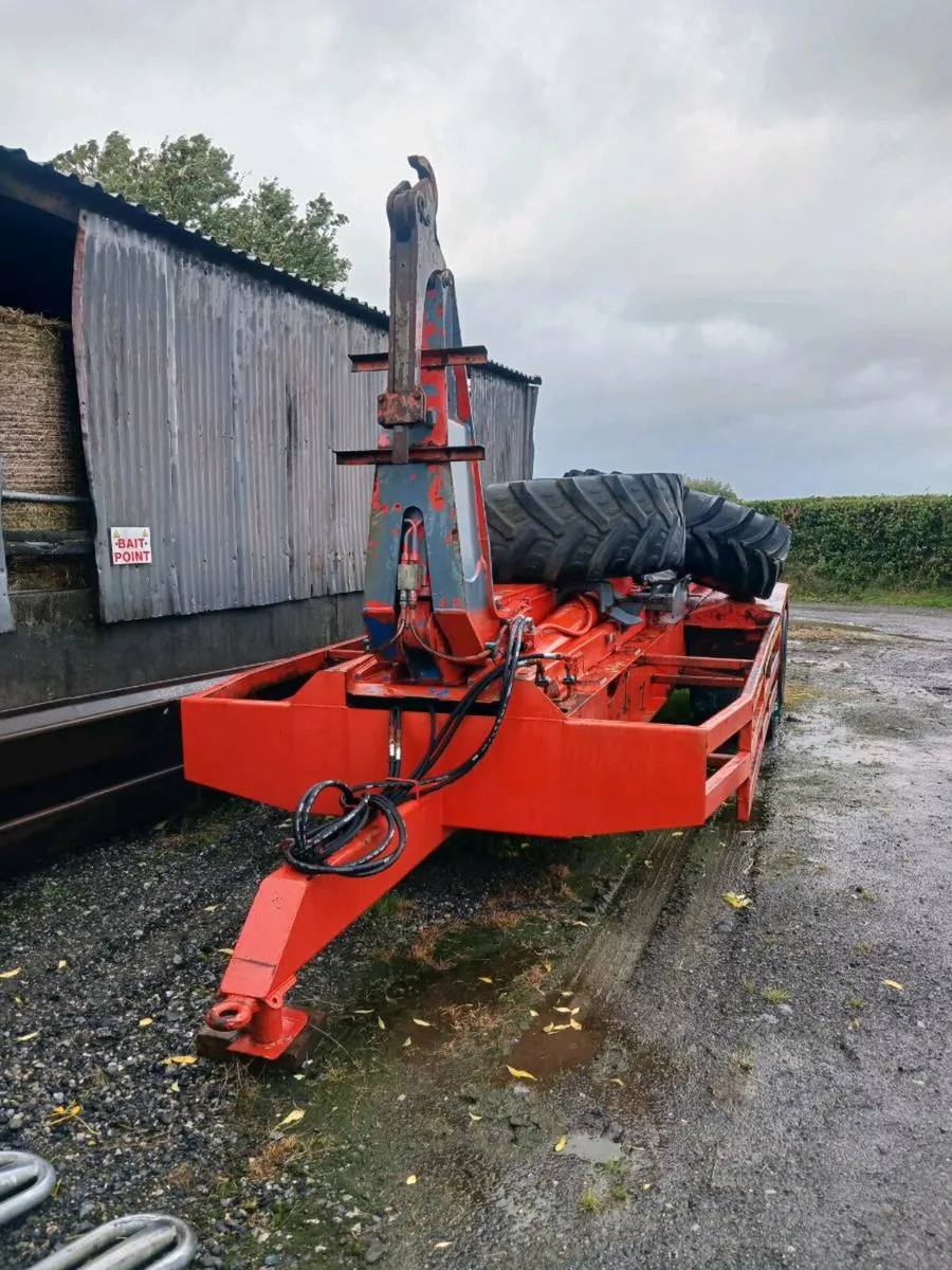 Hook skip trailer - Image 1