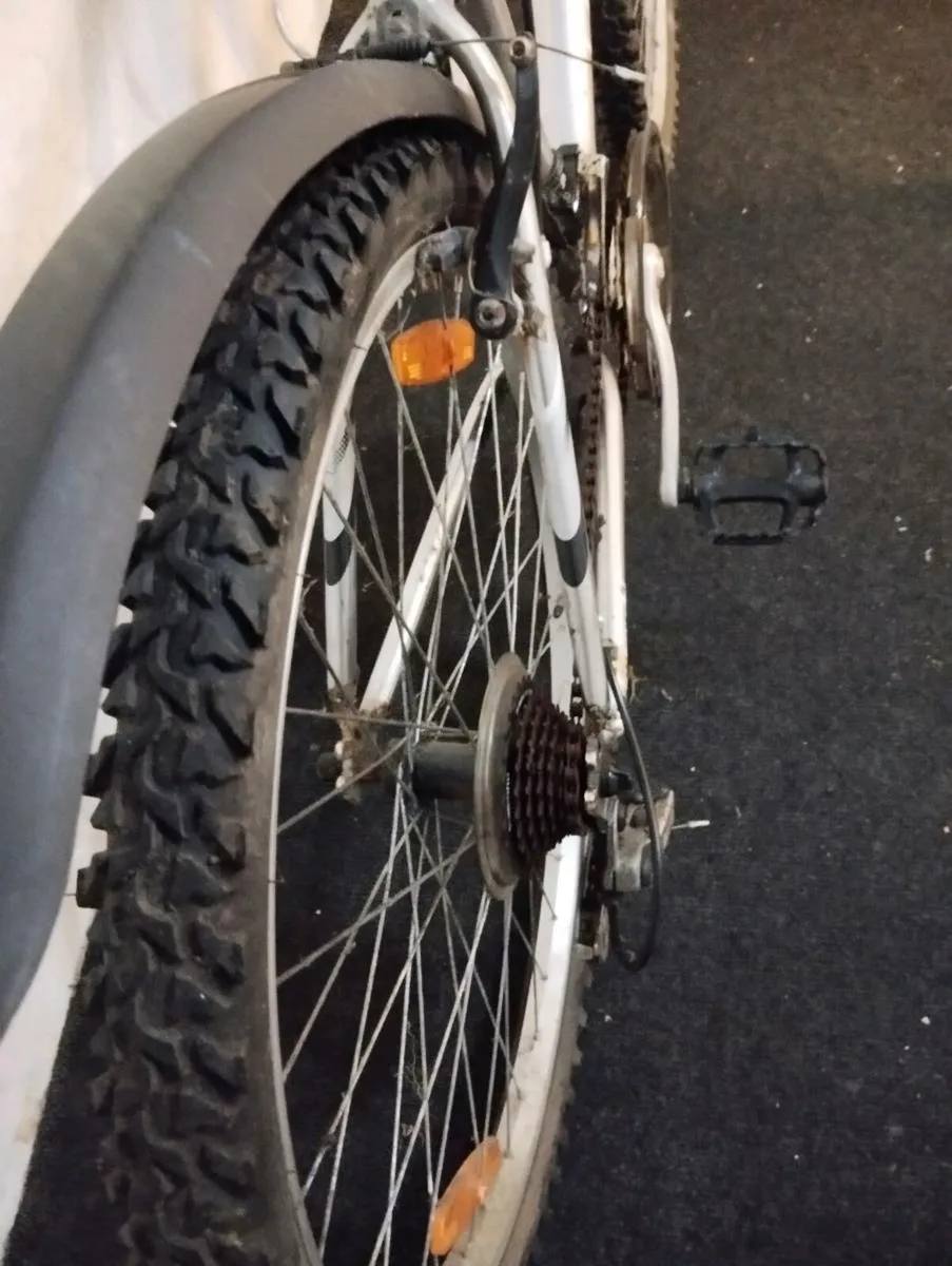 Men's giant 26inch bike - Image 3