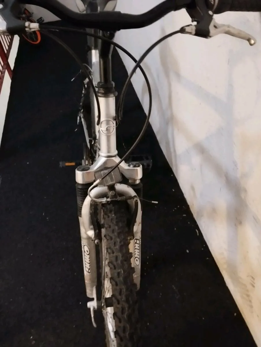 Men's giant 26inch bike - Image 4