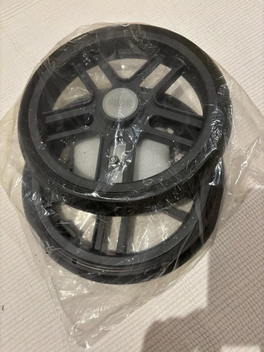 UPPababy Vista - NEW - back wheels - Image 1
