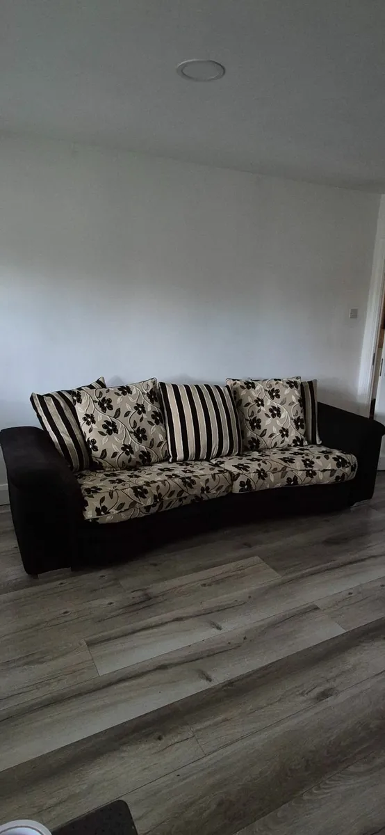 Couches - Image 2