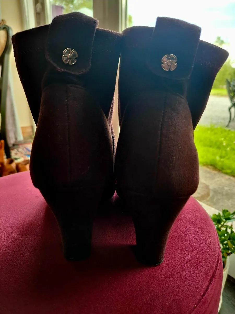 Burgundy boots - Image 1