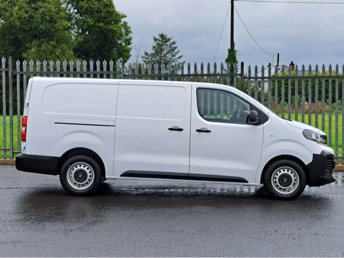 Opel Vivaro KOMFORT L2H1 1.5TD 120BHP  **PLYLINED* - Image 3
