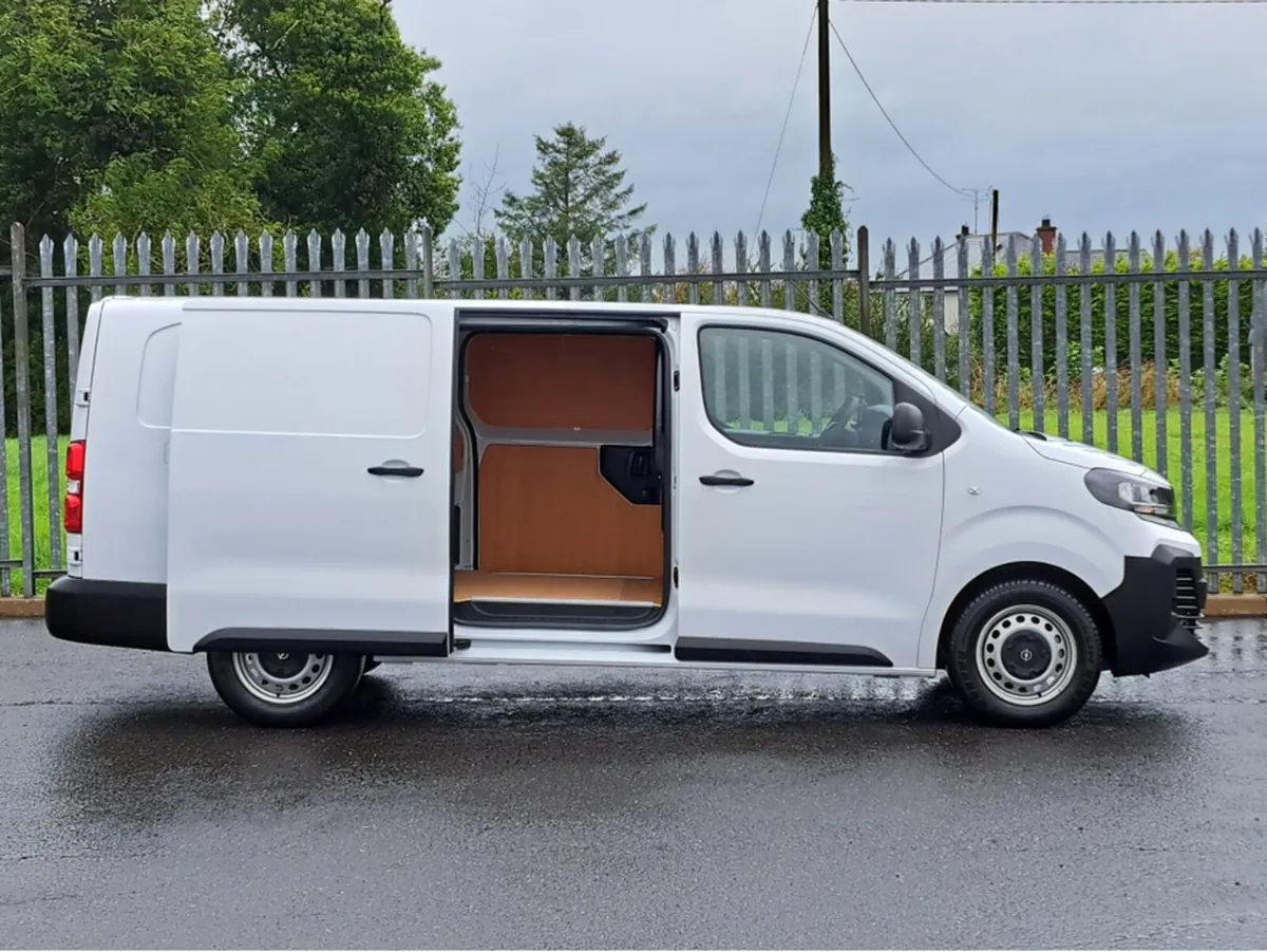 Opel Vivaro KOMFORT L2H1 1.5TD 120BHP  **PLYLINED* - Image 4