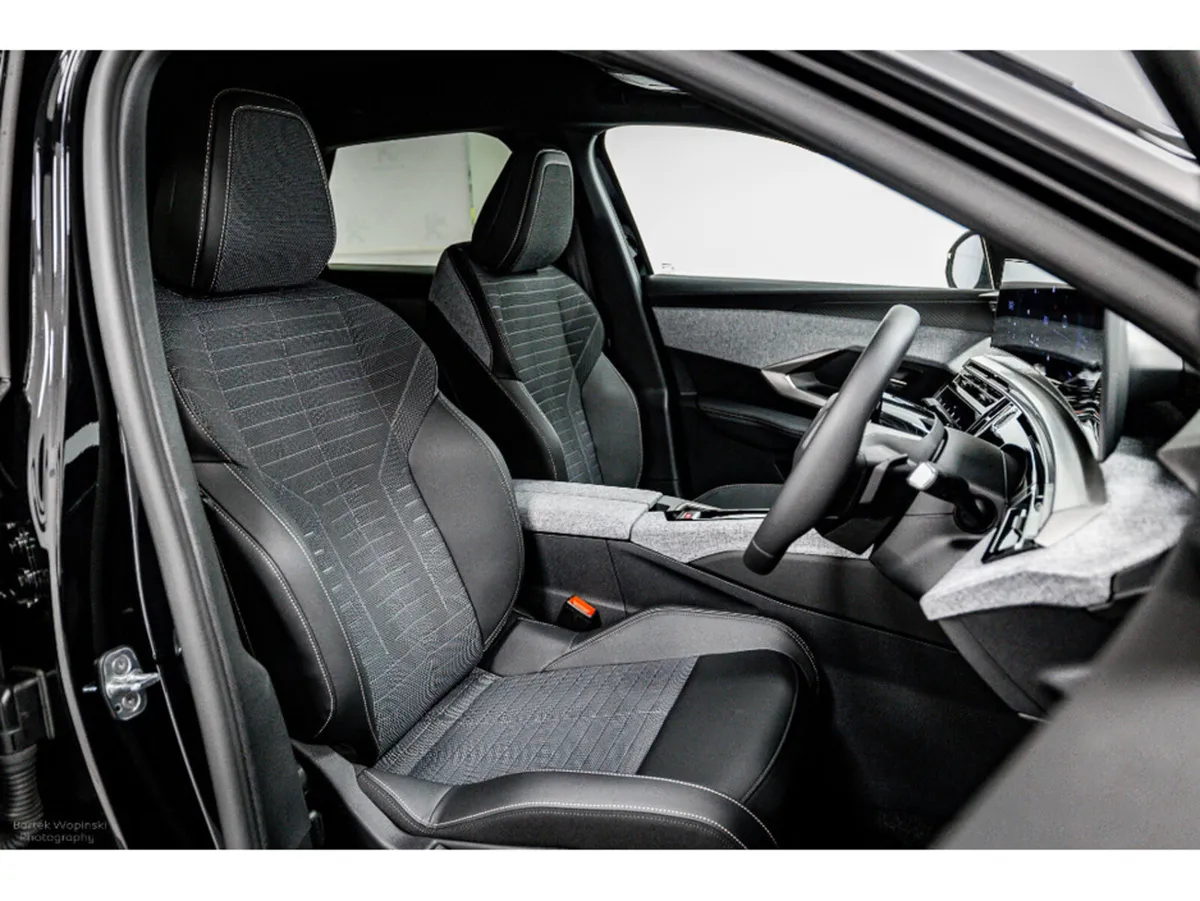 Peugeot 3008 Allure Hybrid Auto 145HP - Image 4