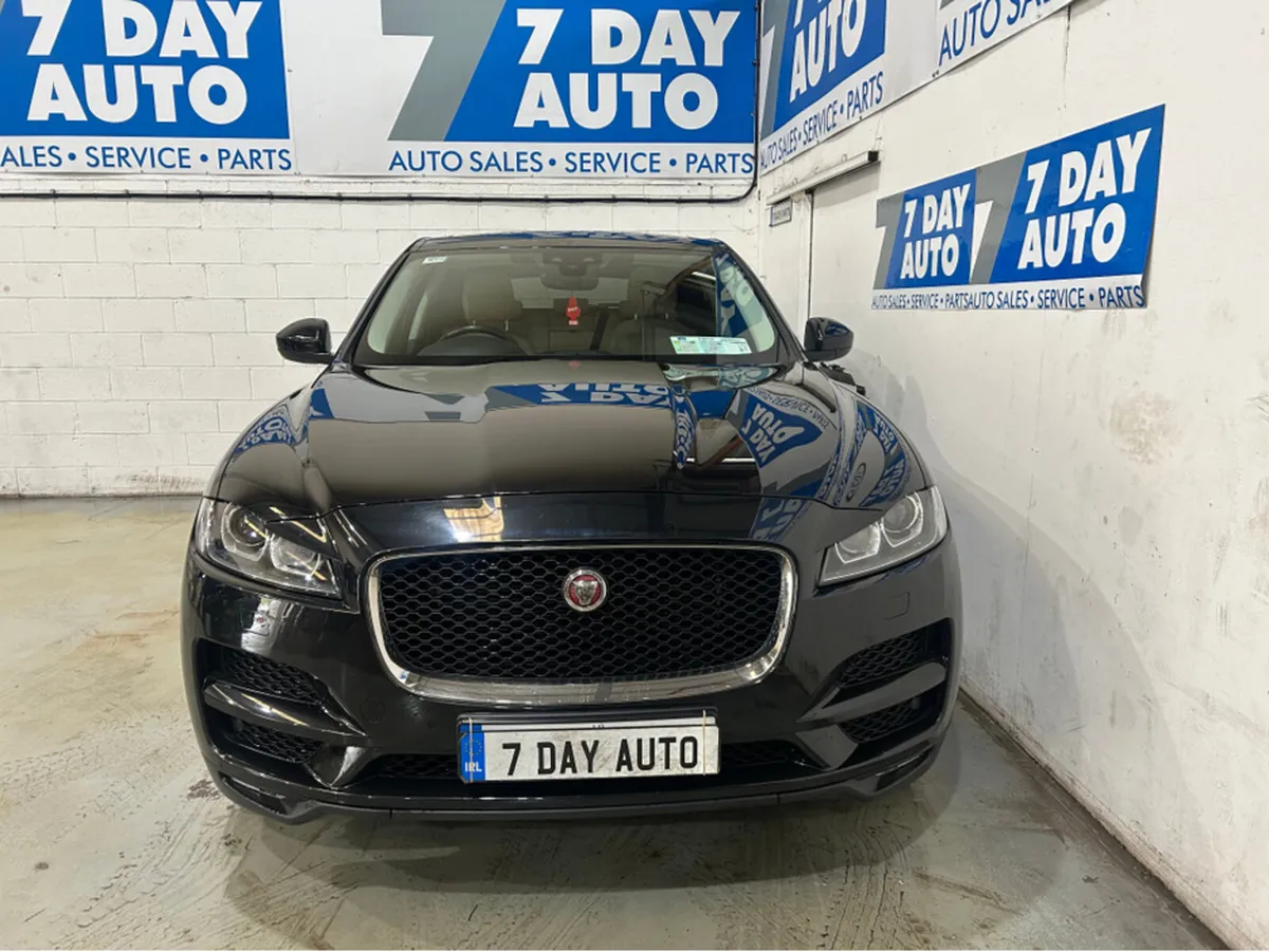 Jaguar F-Pace PAN ROOF PRESTIGE 180PS AUTO - Image 2