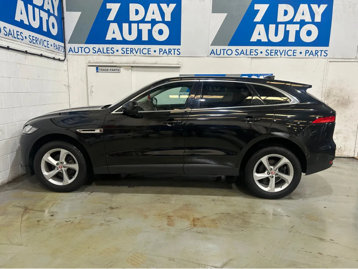 Jaguar F-Pace PAN ROOF PRESTIGE 180PS AUTO - Image 4