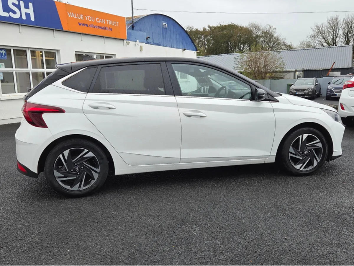 Hyundai i20 DELUXE PLUS 2TONE 5DR - Image 2