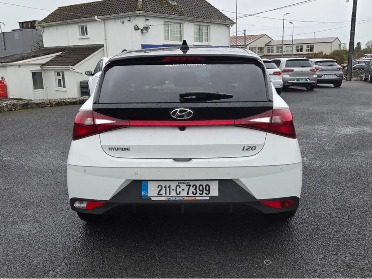 Hyundai i20 DELUXE PLUS 2TONE 5DR - Image 3