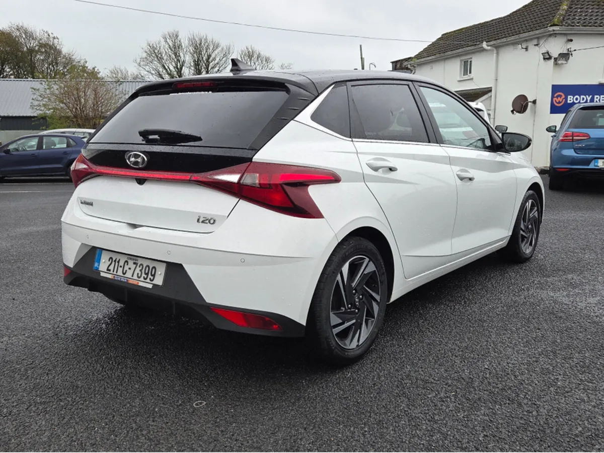 Hyundai i20 DELUXE PLUS 2TONE 5DR - Image 4
